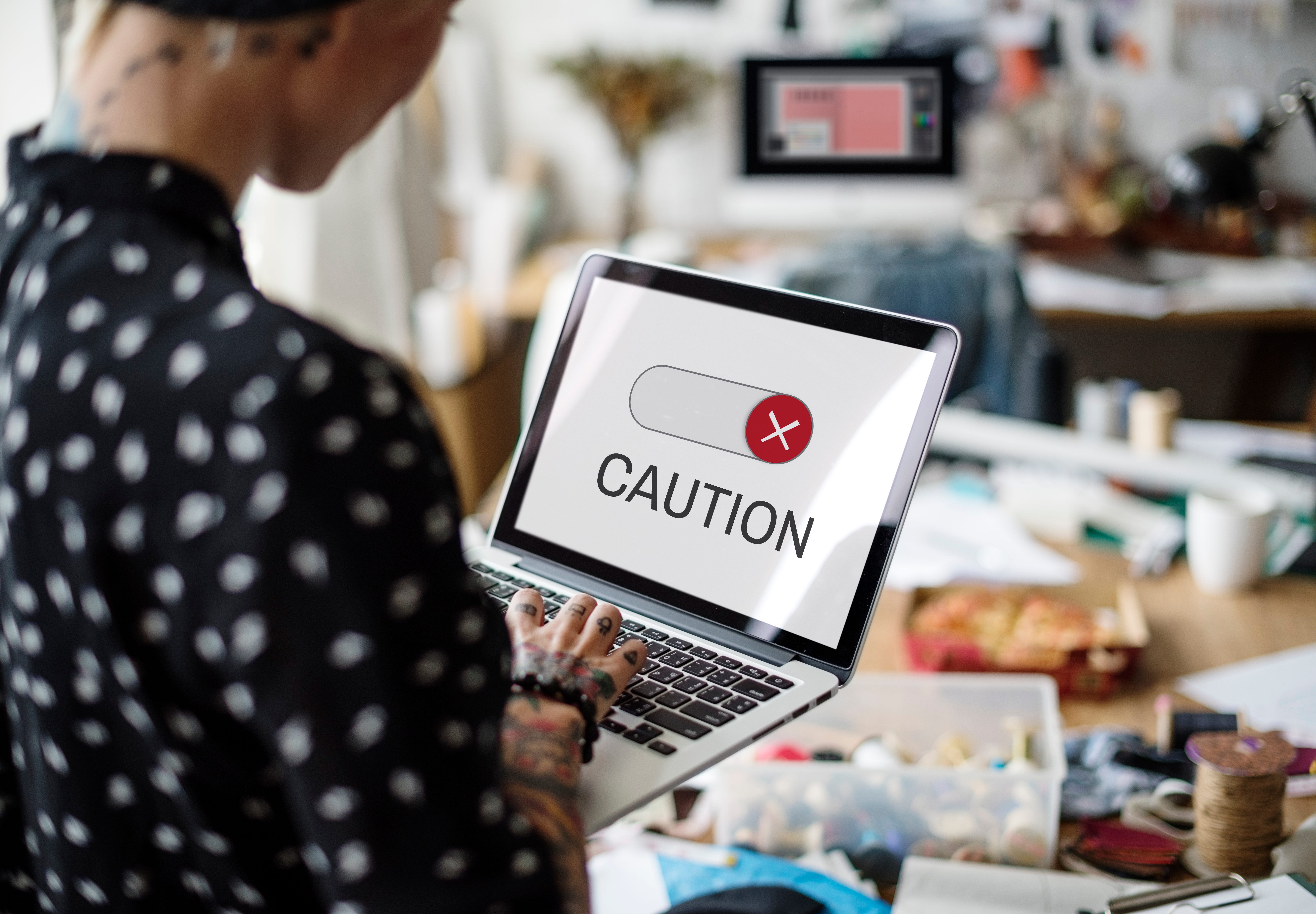 Caution alert on the device showing the impact of missed IT issues